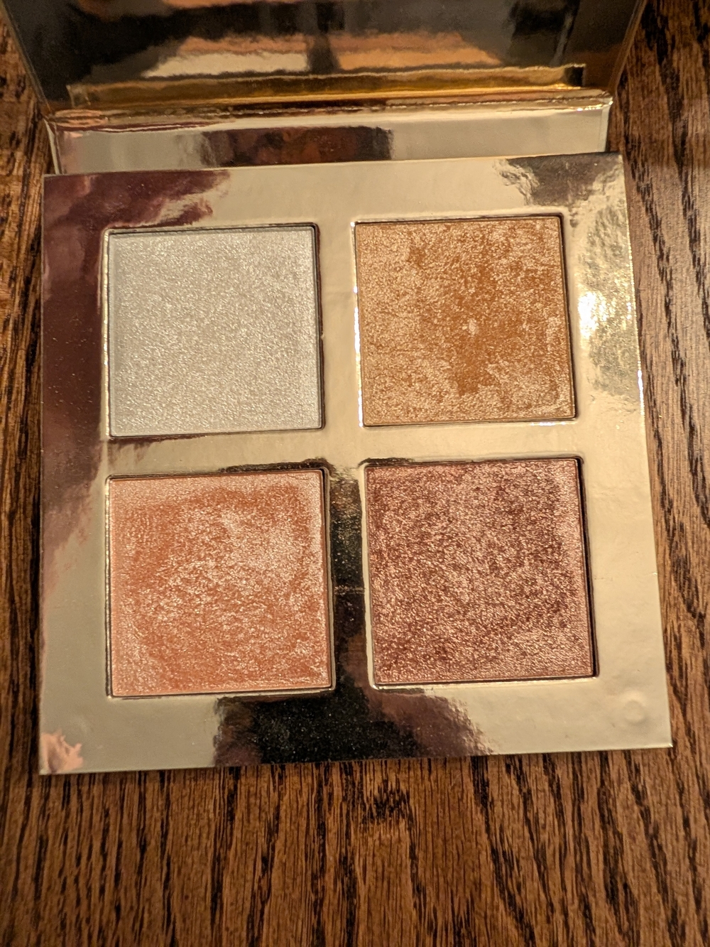 Makeup Revolution -Shimmering Highlight & Glow Palette